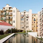 Mangai - 2 Bedrooms, Terrace, Parking In Arroios